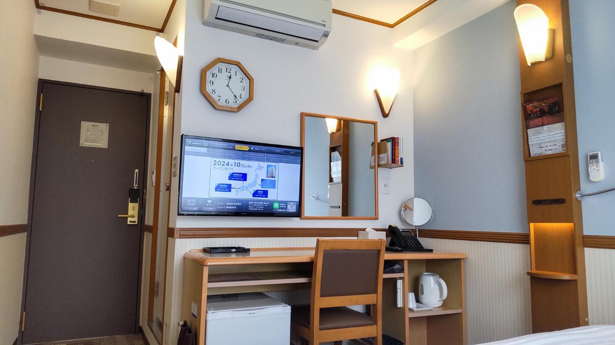 Toyoko Inn Higashi Hiroshima Ekimae Exterior photo
